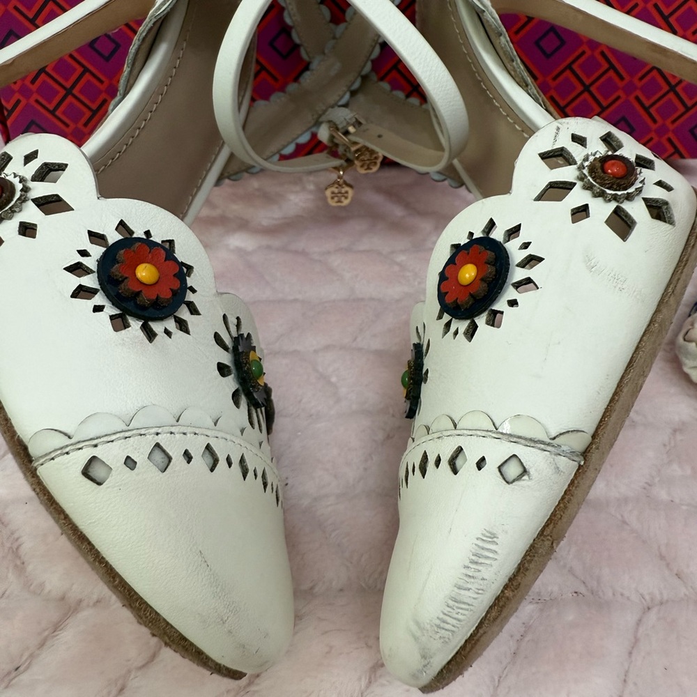 Beautiful Tory Burch Marguerite Slingback High Heels Ivory Floral Leather Sz 6.5 - Picture 6 of 11